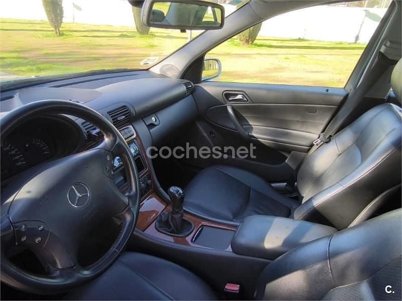 Usado Mercedes C180 Elegance 143 CV (105 kW) 2002 Gris / plata Berlina