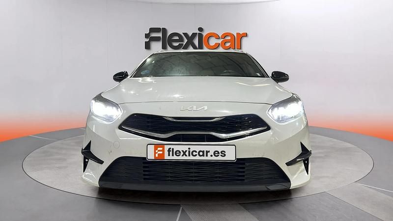 Usado Kia Ceed Style 101 CV (74 kW) 2025 Blanco Utilitario