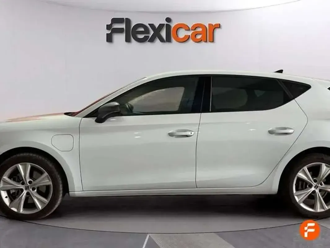 Usado Seat Leon FR 205 CV (150 kW) 2023 Blanco Utilitario