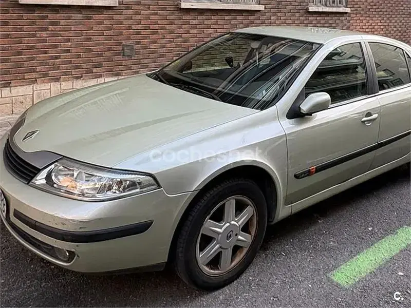 Usado Renault Laguna II Authentique 123 CV (90 kW) 2001 Verde Berlina