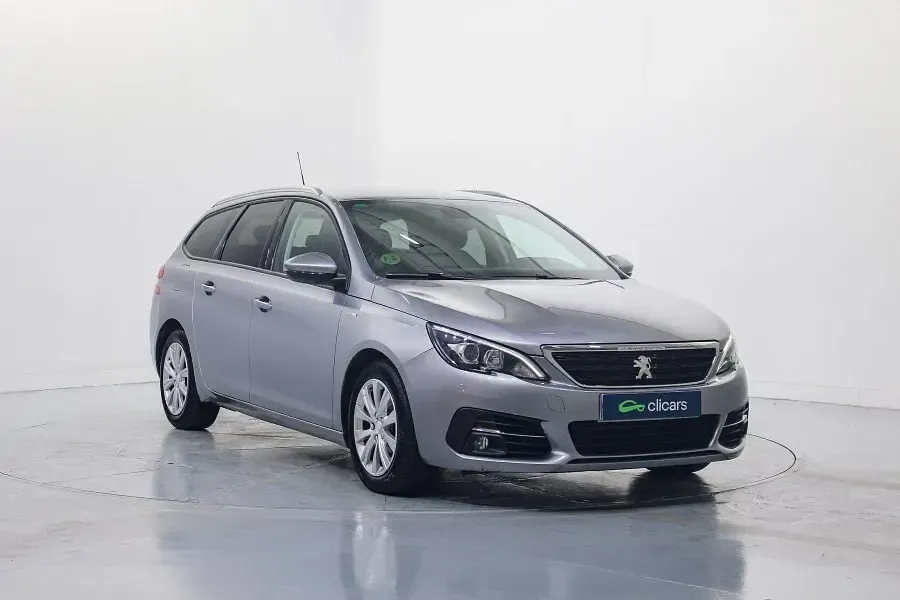 Usado Peugeot 308 SW Style 130 CV (95 kW) 2018 Gris / plata Familiar