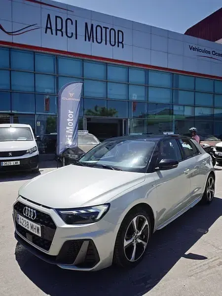 Usado Audi A1 Sportback S-Line 95 CV (69 kW) 2023 Gris / plata Utilitario