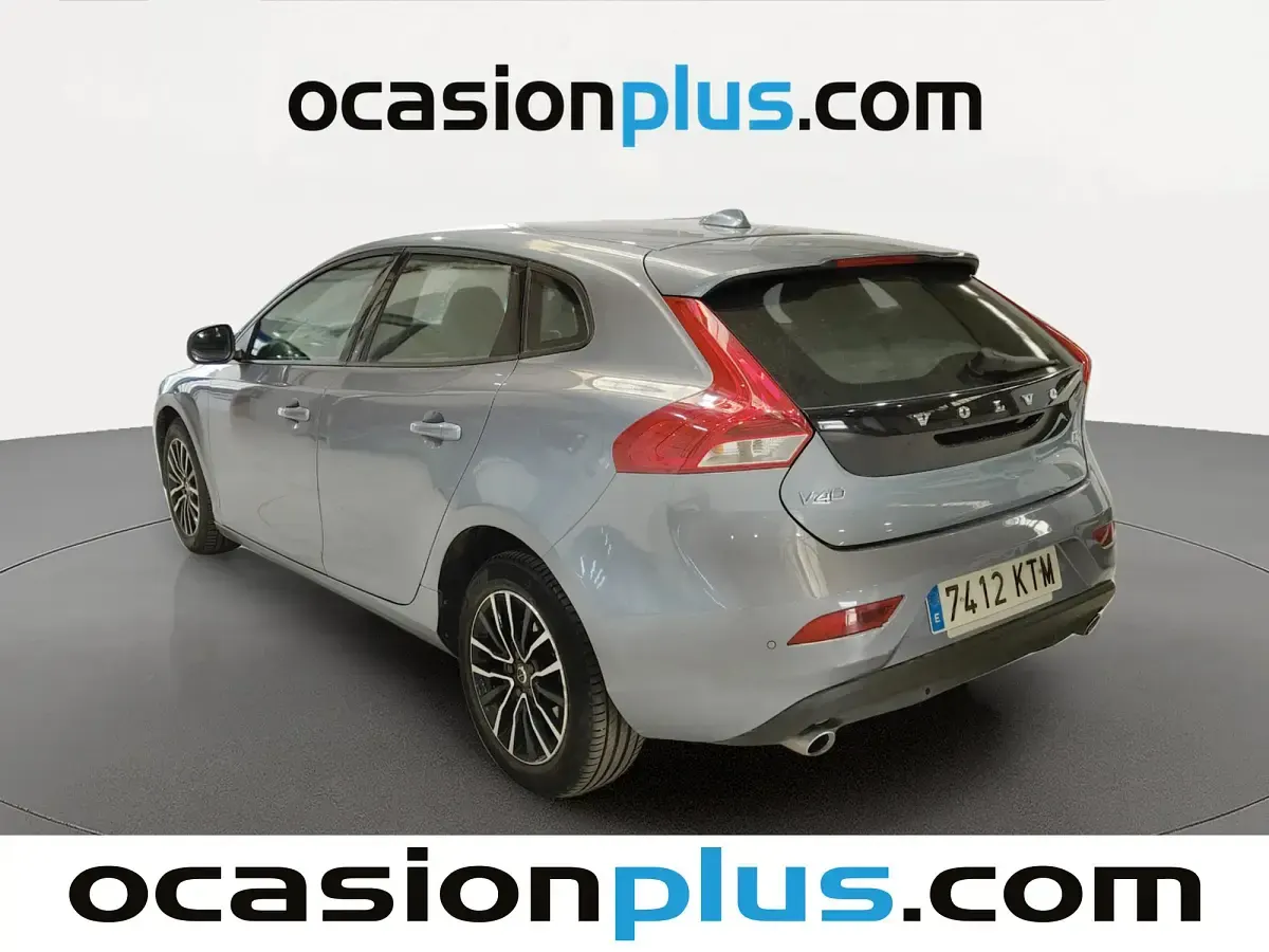 Usado Volvo V40 Momentum 120 CV (88 kW) 2019 Azul Utilitario