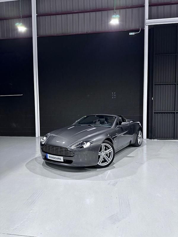 Usado Aston Martin V8 Vantage 420 CV (308 kW) 2009 Gris claro Descapotable