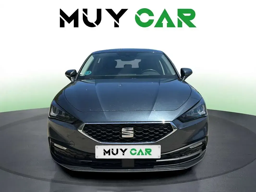 Usado Seat Leon Style 131 CV (96 kW) 2023 Gris Utilitario