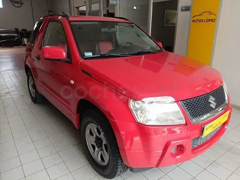 Usado Suzuki Grand Vitara 106 CV (77 kW) 2006 Rojo SUV
