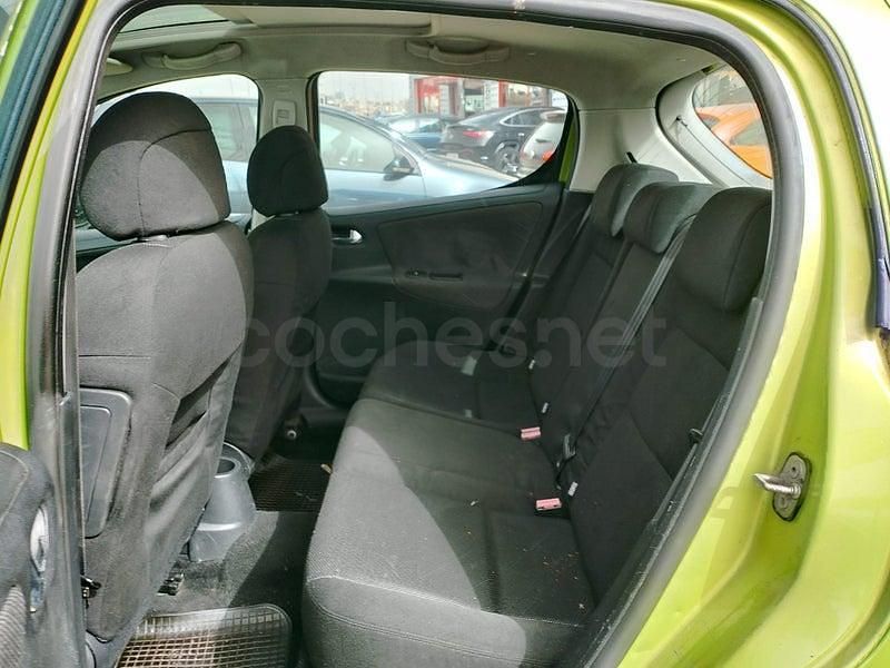 Usado Peugeot 207 90 CV (66 kW) 2007 Verde Berlina
