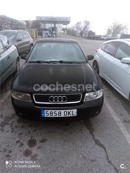 Usado Audi A4 110 CV (80 kW) 1999 Negro Berlina