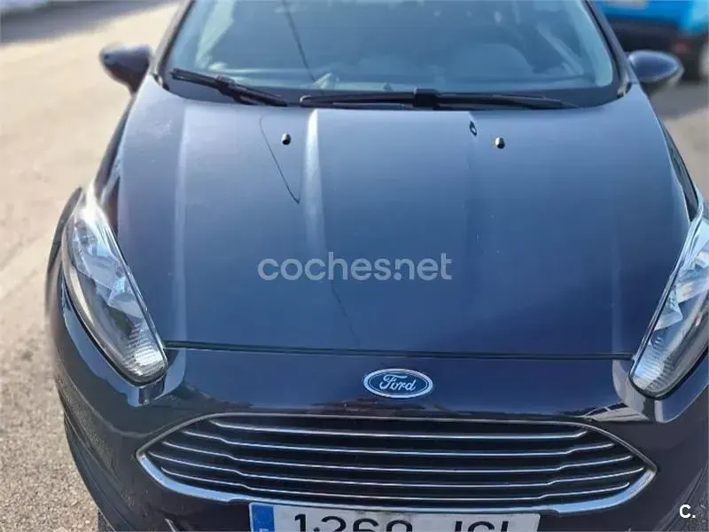 Usado Ford Fiesta Trend 82 CV (60 kW) 2015 Azul Utilitario