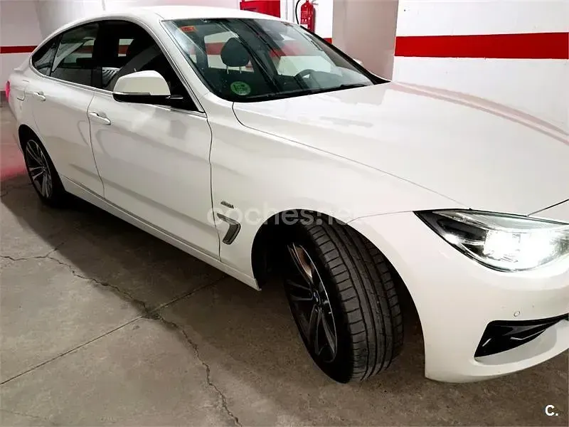 Usado BMW 318 Comfort Edition 150 CV (110 kW) 2017 Blanco Berlina