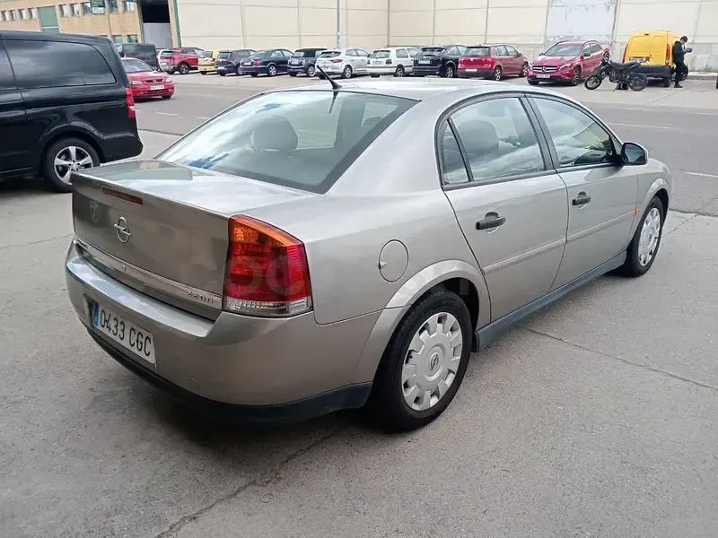 Usado Opel Vectra Comfort 125 CV (91 kW) 2003 Beige Berlina