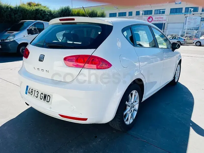 Begagnad Seat Leon Style 105 HK (77 kW) 2010 Vit Halvkombi