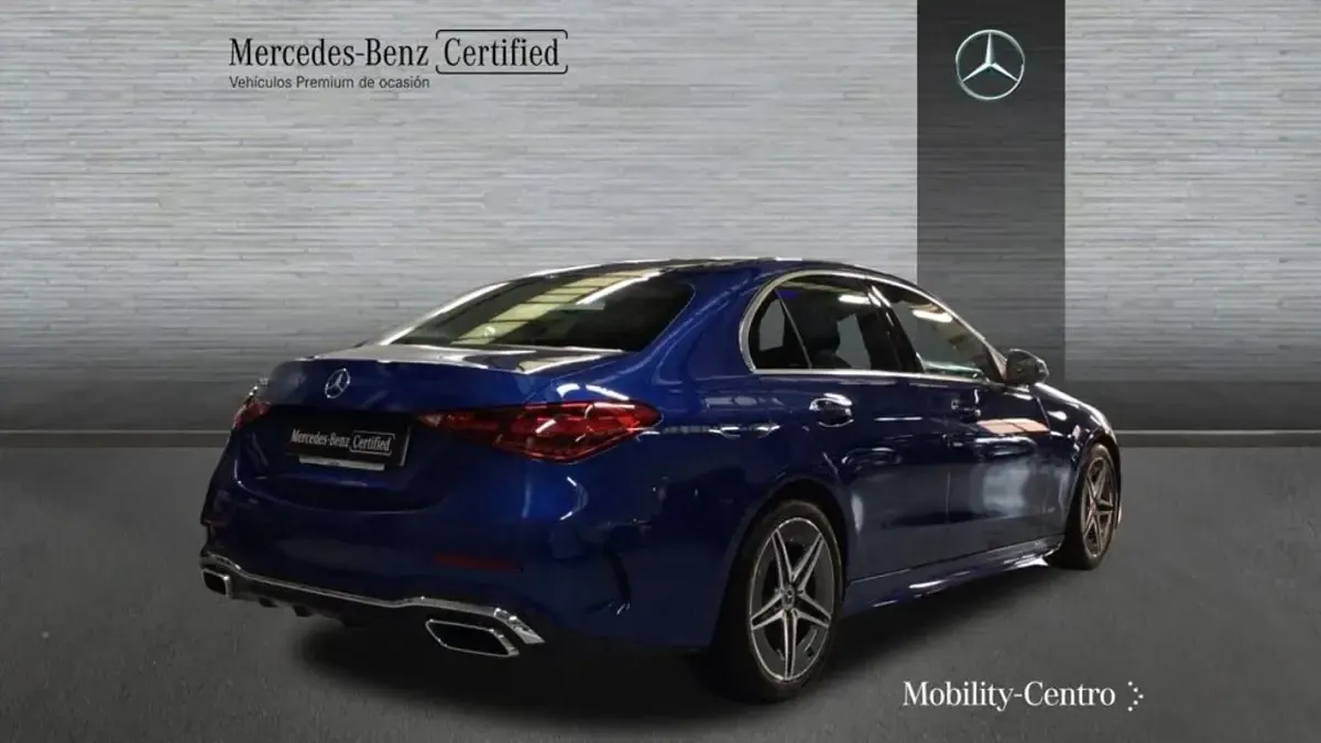 Usado Mercedes C220 AMG line 200 CV (147 kW) 2022 Spektral blue  metallic paint Berlina