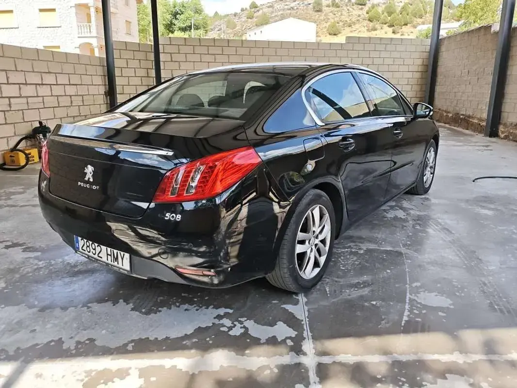 Usado Peugeot 508 Active 140 CV (102 kW) 2012 Negro Berlina