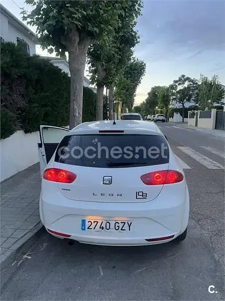 Usado Seat Leon Style 105 CV (77 kW) 2010 Blanco Utilitario