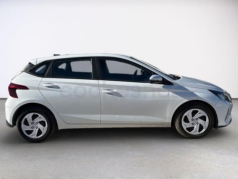 Usado Hyundai i20 100 CV (73 kW) 2022 Blanco Berlina