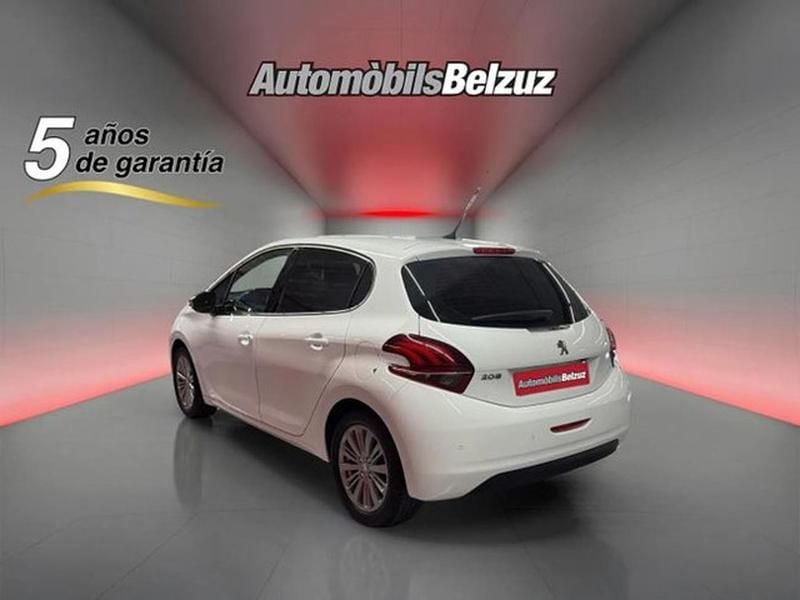 Usado Peugeot 208 Allure 82 CV (60 kW) 2018 Blanco Utilitario