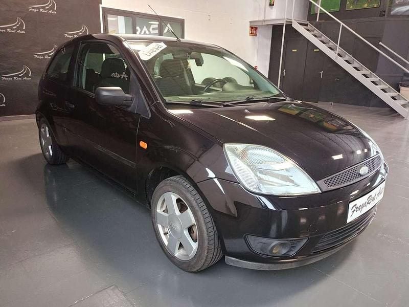 Usado Ford Fiesta 90 CV (66 kW) 2005 Negro Familiar