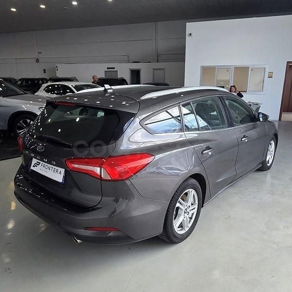 Usado Ford Focus Trend 120 CV (88 kW) 2019 Azul Familiar