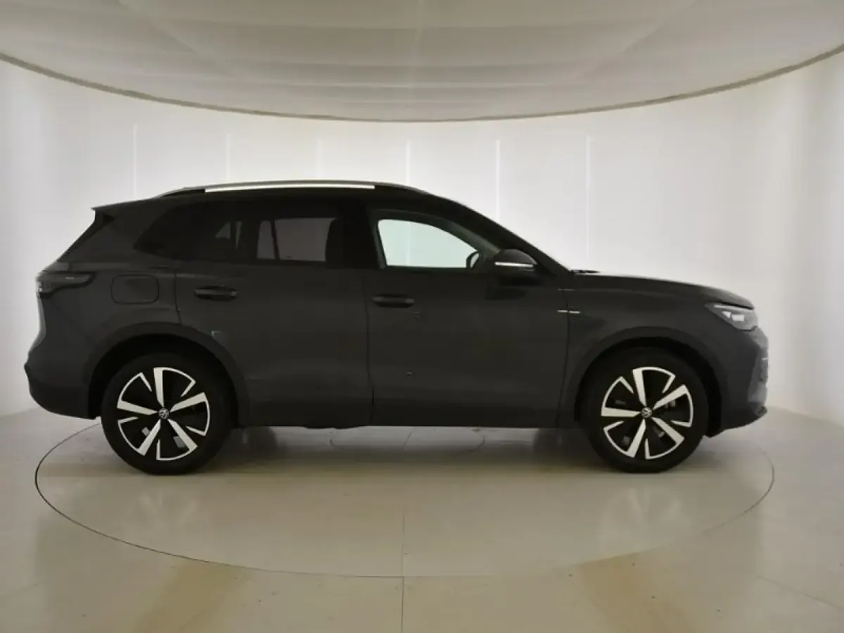 Usado VW Tiguan Life 150 CV (110 kW) 2025 Gris/plata SUV
