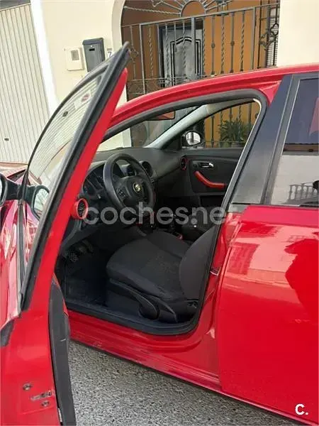 Usado Seat Ibiza Reference 80 CV (58 kW) 2008 Rojo Berlina