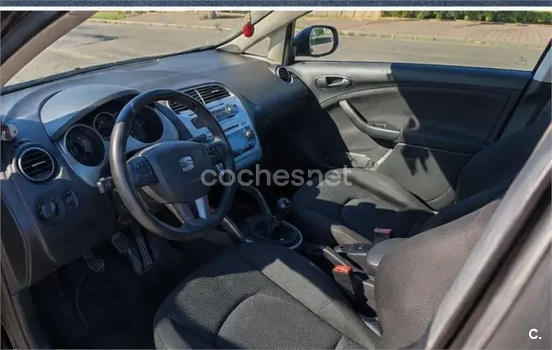 Usado Seat Altea XL Sport 140 CV (102 kW) 2010 Negro Monovolumen