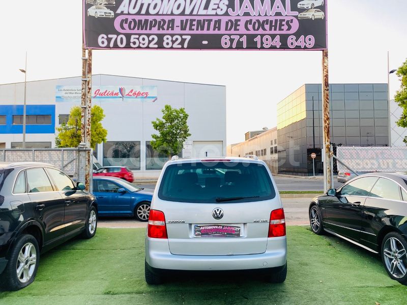 Usado VW Touran Conceptline 140 CV (102 kW) 2005 Gris / plata Monovolumen