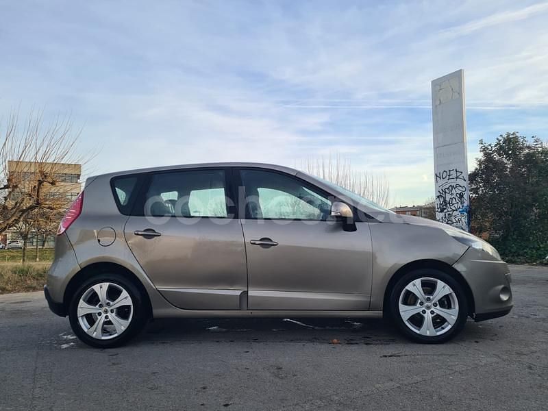 Usado Renault Scénic III Dynamique 110 CV (80 kW) 2011 Gris / plata Monovolumen