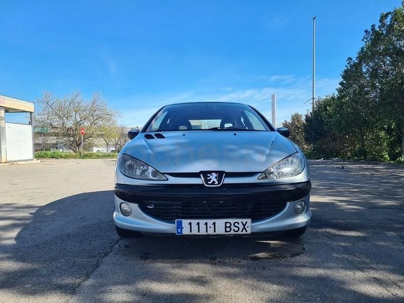 Usado Peugeot 206 90 CV (66 kW) 2003 Gris / plata Berlina