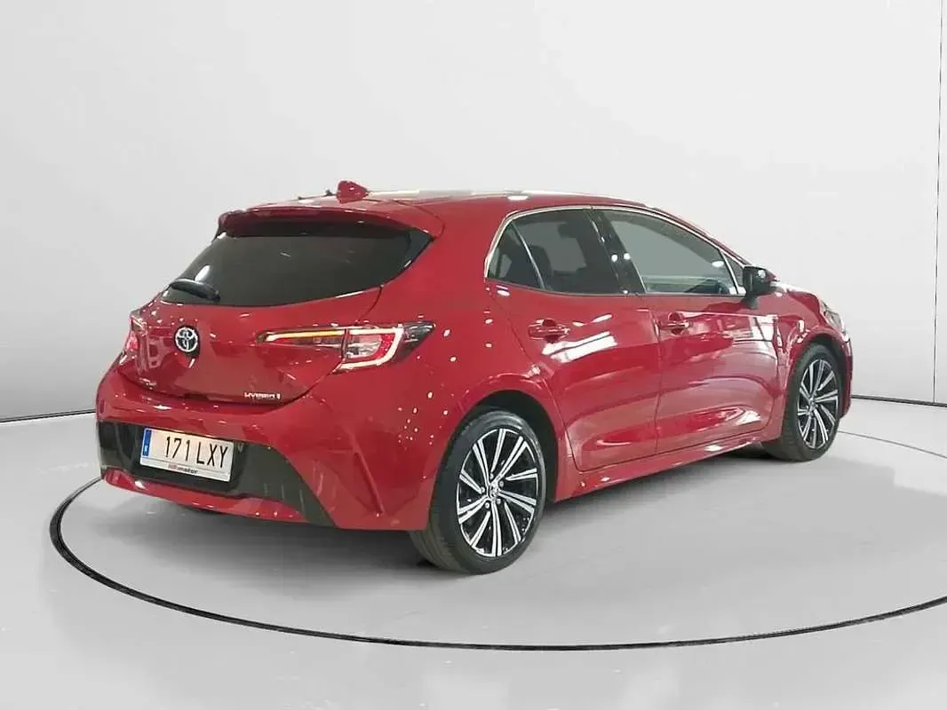 Usado Toyota Corolla Style 122 CV (89 kW) 2022 Rojo Utilitario