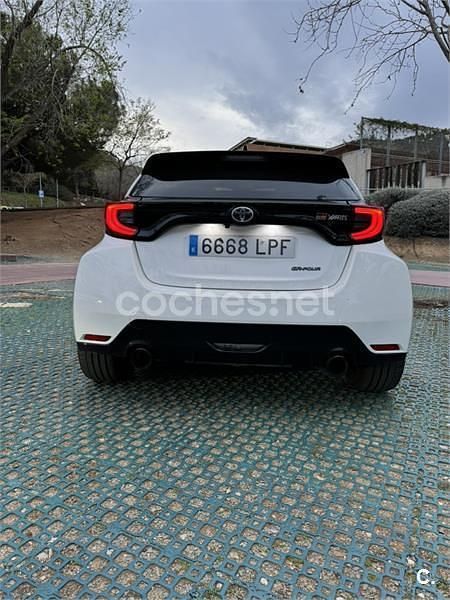 Usado Toyota Yaris 261 CV (191 kW) 2021 Blanco Utilitario