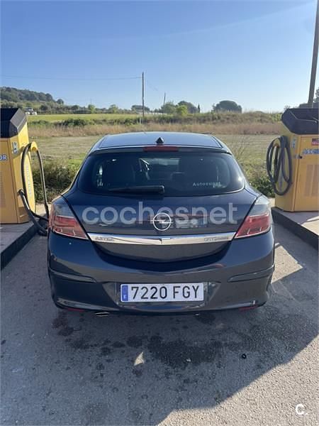 Usado Opel Astra GTC Sport 170 CV (125 kW) 2006 Gris / plata Berlina