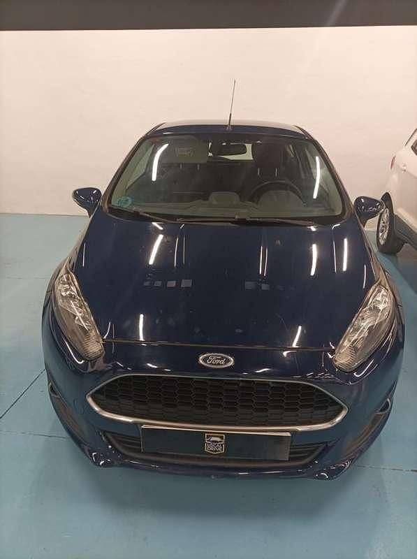 Usado Ford Fiesta 94 CV (69 kW) 2017 Azul Utilitario