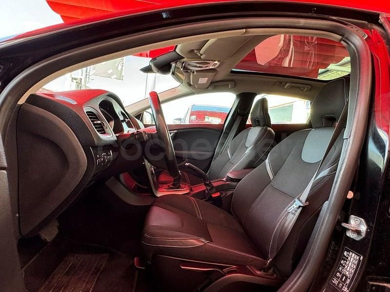 Usado Volvo V40 Momentum 115 CV (84 kW) 2015 Negro Berlina