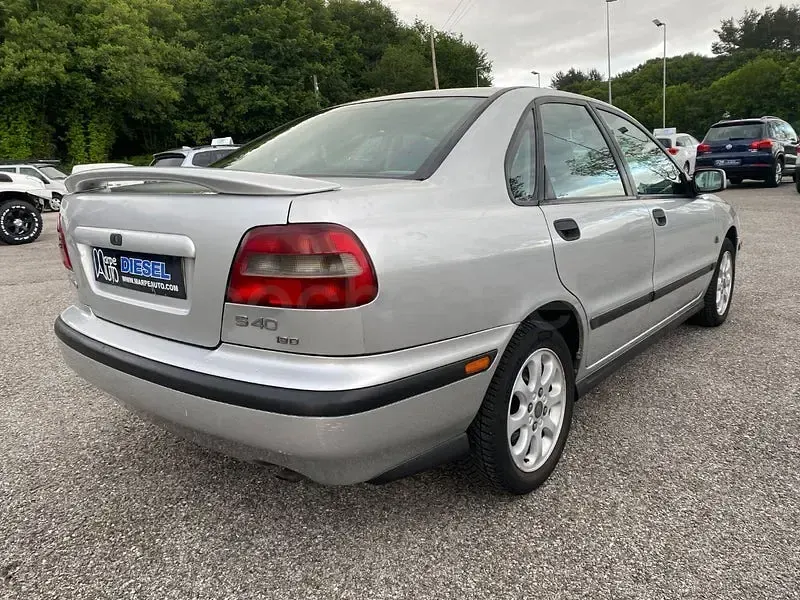 Usado Volvo S40 115 CV (84 kW) 2000 Gris / plata Berlina