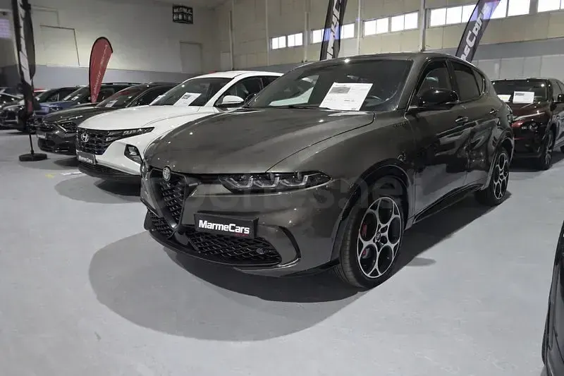 Usado Alfa Romeo Tonale Veloce 130 CV (95 kW) 2024 Gris / plata SUV