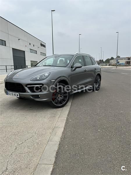 Käytetty Porsche Cayenne Turbo S 550 HP (404 kW) 2013 Harmaa Katumaasturi