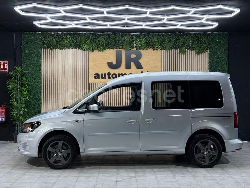 Usado VW Caddy Trendline 102 CV (75 kW) 2016 Gris / plata Monovolumen