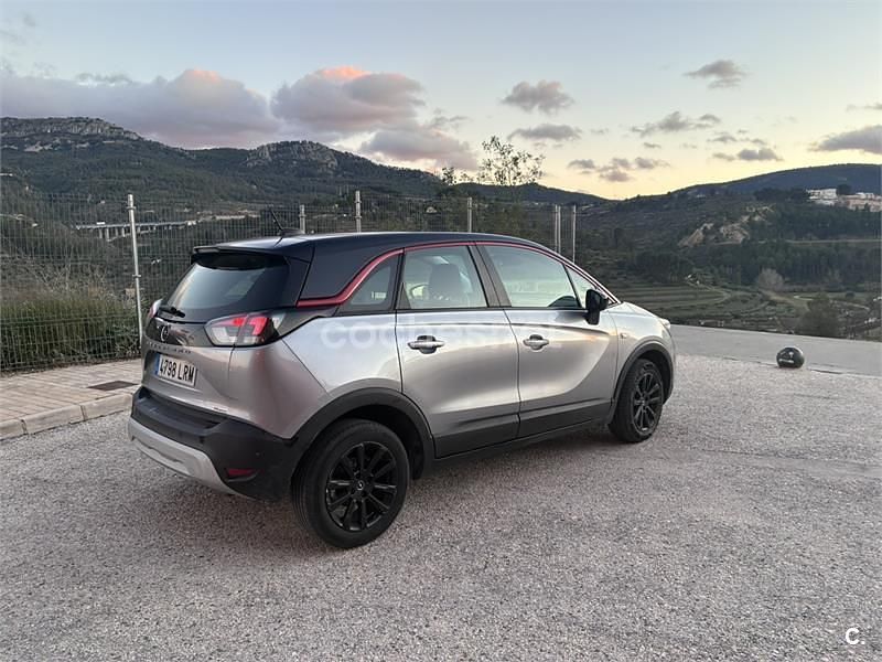 Usado Opel Crossland X GS Line 110 CV (80 kW) 2021 Gris / plata SUV