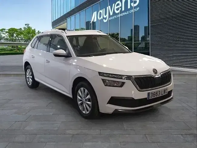 Usado Skoda Kamiq Ambition 110 CV (80 kW) 2022 Blanco SUV