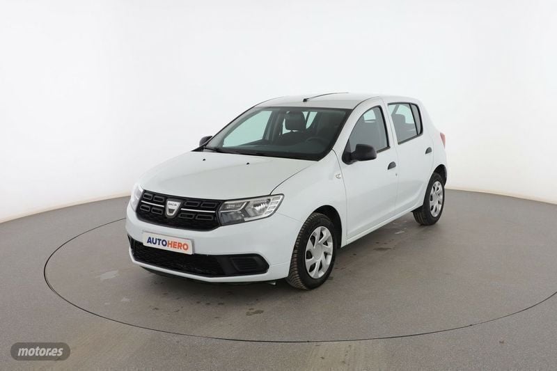 Blanco Usado 2019 Dacia Sandero Essentiel Utilitario | 8999 € (Buen precio) - Imagen 1/3