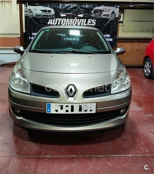 Beige Usado 2008 Renault Clio II Berlina | 2890 € (Buen precio) - Imagen 1/4