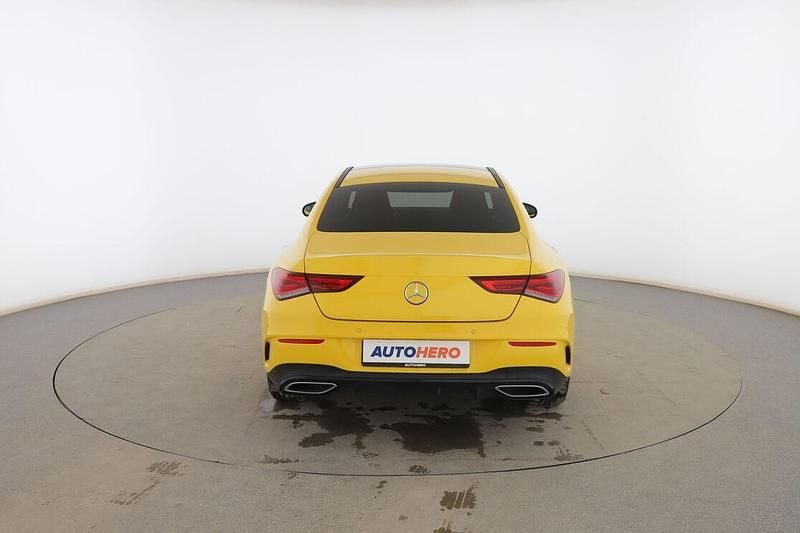 Usado Mercedes CLA250e AMG line 218 CV (160 kW) 2022 Amarillo Berlina