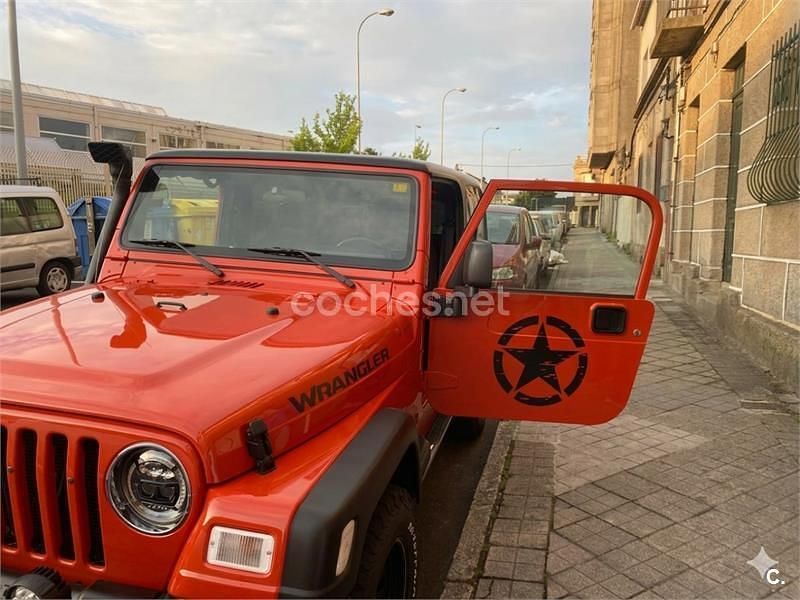 Usado Jeep Wrangler Sport 143 CV (105 kW) 2006 Rojo SUV