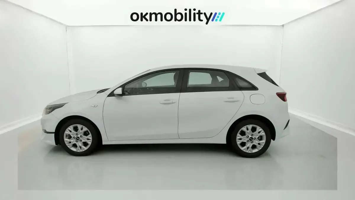 Usado Kia Ceed 120 CV (88 kW) 2022 Blanco Utilitario