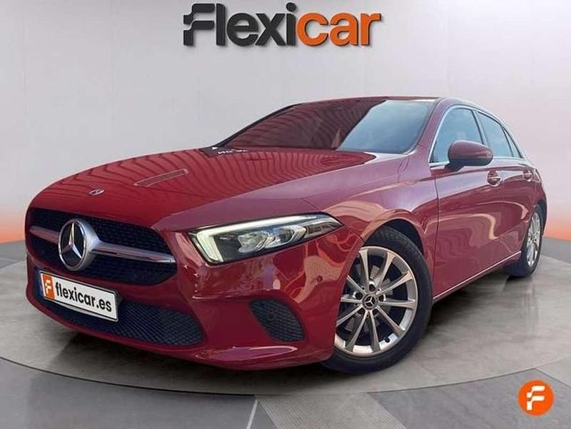 Usado Mercedes A200 163 CV (119 kW) 2018 Rojo Utilitario