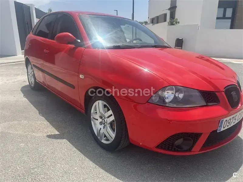 Usado Seat Ibiza Stella 100 CV (73 kW) 2002 Rojo Utilitario