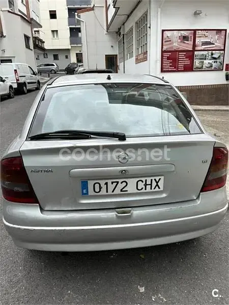 Usado Opel Astra Edition 100 CV (73 kW) 2003 Gris / plata Berlina