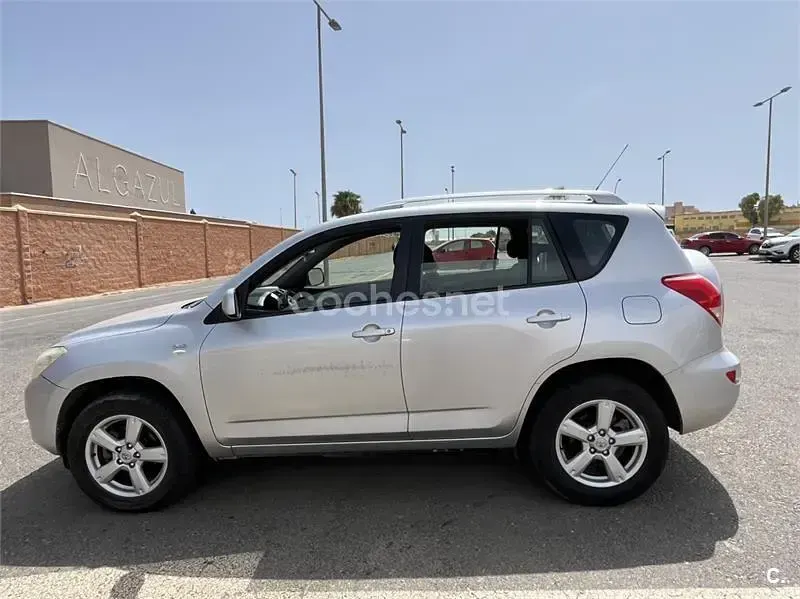 Usado Toyota RAV4 Executive 136 CV (100 kW) 2007 Gris / plata SUV