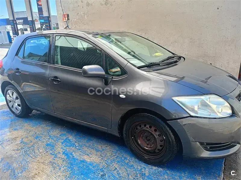 Usado Toyota Auris 97 CV (71 kW) 2007 Gris / plata Utilitario